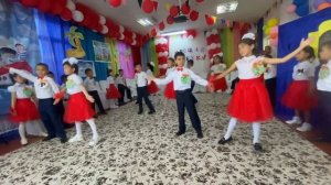 Танец детей. На день Прощай Азбуке.
