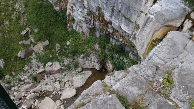 КОМПЛЕКС ВОДОПАДОВ В ГОРАХ ГРУЗИИ (ВОДОПАД КИНЧХА, ОКАЦЕ, МЕСТА ДЛЯ КУПАНИЯ, РЕГИОН ИМЕРЕТИЯ) смотреть онлайн