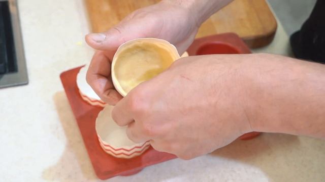 Яркий и вкусный чизкейк с облепиховым соусом и перемолотой брусникой! смотреть онлайн