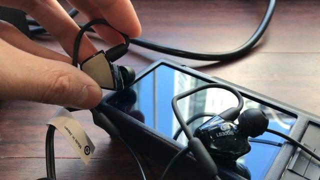 Audio Technica ATH-LS200 / LS300 / LS400 Quick Comparison смотреть онлайн