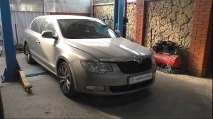 Большой масложер осмотр поршневой эндоскопом на ŠKODA SUPERB 2008 года Шкода Суперб 1,8 BZB