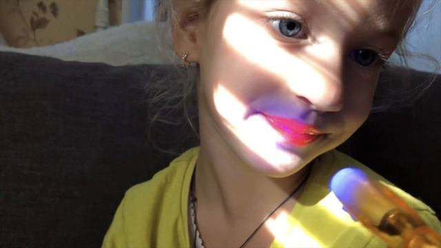 Неоновая помада которая светится в темноте смотреть онлайн