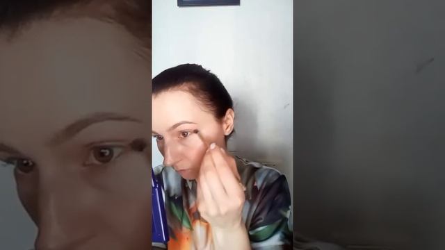 Сияющий макияж с использованием стойких теней карандаш