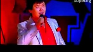 Биз-ак койнок кийген бийкеч