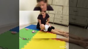 Как научить малыша ползать. Сначала учимся стоять на прямых руках.