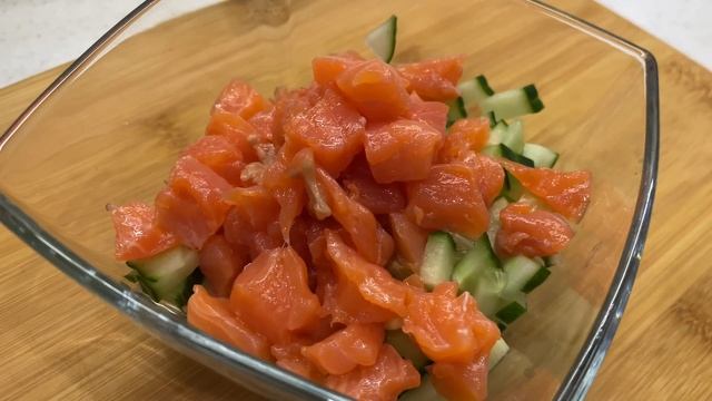 Закуска ракушки из слоеного теста с красной рыбой