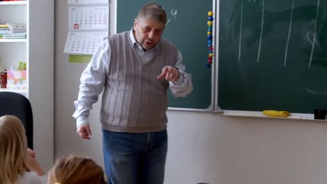 Фильм об одном уроке математики во 2-ом классе Школы Сотрудничества учителя Я.И.Абрамсона. смотреть онлайн