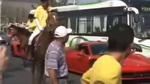 Конь ударил Ferrari!