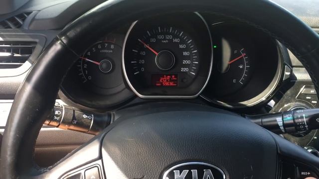 Kia Rio 14, Штатный круиз-контроль смотреть онлайн