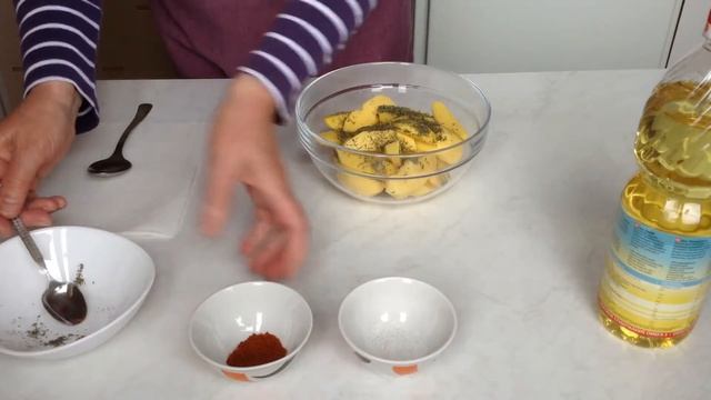 Вкусный картофель, запечённый в духовке. Tasty oven-baked potatoes смотреть онлайн