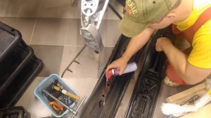 Замена коньков на снегоходе