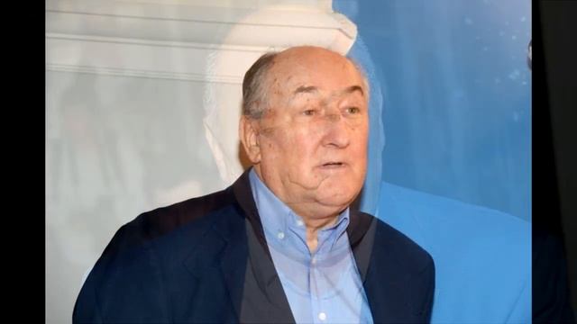 Вдова улыбалась возле гроба Клюева : многих это повергло в шок !! смотреть онлайн