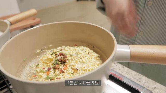 sub)뒤늦게 도전하는 신라면 투움바?, 꼬마김밥 만들기, 마트에서 장보고 연어덮밥 만들어 먹는 일상, 매운 어묵꼬치?, 김치 수제비