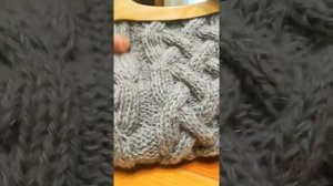 Вязаная сумка с деревянным фермуаром