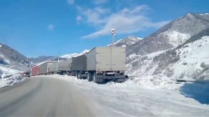 Дорога Грузии зимой.
