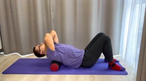 Упражнения на роллере при дискомфорте между лопатками