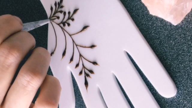 УРОК МЕХЕНДИ #5 // Листья в мехенди один из способов // HENNA TUTORIAL FOR BEGGINER HD смотреть онлайн