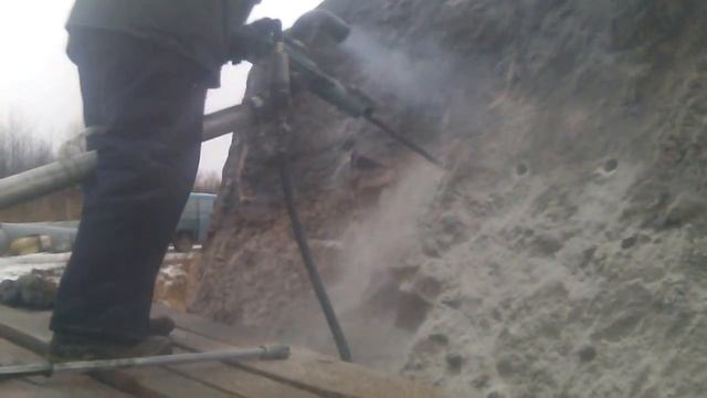 Разрушение валунов и скальных грунтов
