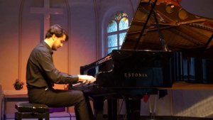 Стравинский, фрагмент из балета 'Жар Птица'. Александр Кашпурин - фортепиано