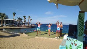 Танец аниматоров в отеле Египта