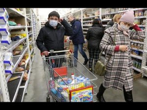 Магазины начали ограничивать продажу продуктов в одни руки