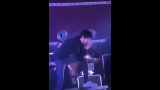 Кирилл Бледный помог девочке на концерте смотреть онлайн