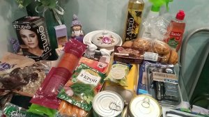 Много покупок: одежда, продукты и другое!