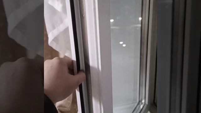 замена уплотнителя на пластиковом окне 228 серии марки KBЕ #окна #ремонтокон #окно смотреть онлайн
