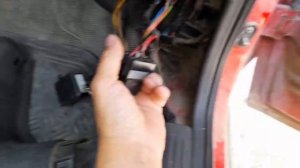 Вот как правильно должны быть расположены провода идущие на реле бензонасоса. Опель Вектра а 1.6