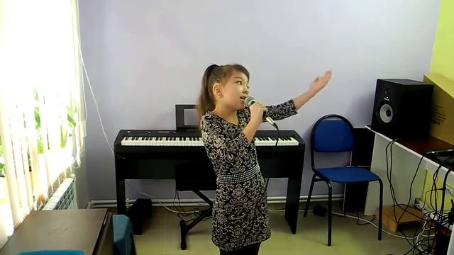 Занятие по вокалу/Вика/"Зимняя сказка"/преподаватель Кузнецова Анастасия 17.01.16 смотреть онлайн