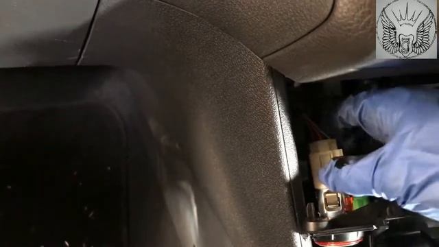 VW Touran 2008 glove box removal смотреть онлайн