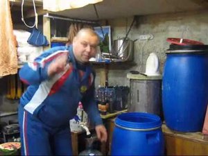 Снимаем вино со жмыха ставим чачу