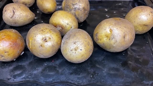 Не  совсем крошка картошка . Невероятно вкусный фаршированный картофель.