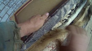 Разломать диван для растопки печи