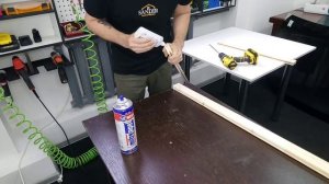 Зеркало в деревянной раме