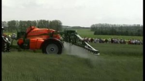 Прицепной опрыскиватель Amazone UX 5200 на полигоне