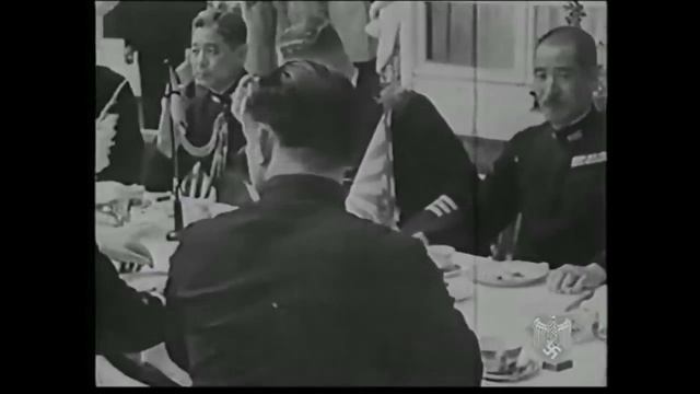 Японская подлодка у немцев (1942)