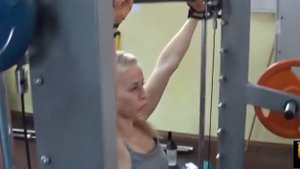ЖИМ ВВЕРХ В СМИТЕ // упражнения для тренажерного зала