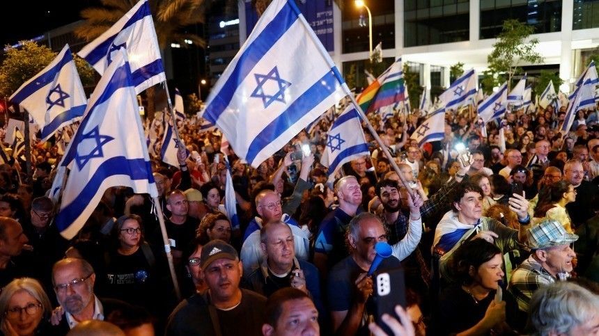 Активисты напали на министра экономики Израиля из-за судебной реформы