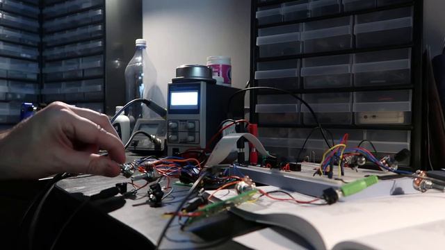 Modular Synth: 40106 Hex Oscillator Bank. смотреть онлайн