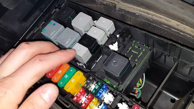 2007 Ford Focus A.C. Relay and Fuse Location смотреть онлайн