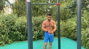 Тренировка увеличения количества повторений на подтягивание и отжимания на брусьях.