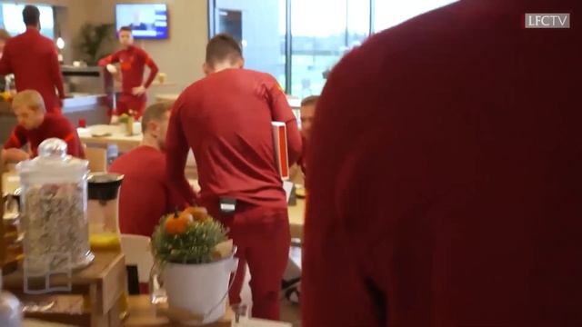 ЖЕСТКАЯ РЕАКЦИЯ ФУТБОЛИСТОВ ЛИВЕРПУЛЯ НА СВОЙ РЕЙТИНГ В FIFA 22. ИГРОКИ УГАДЫВАЮТ СВОЙ РЕЙТИНГ смотреть онлайн