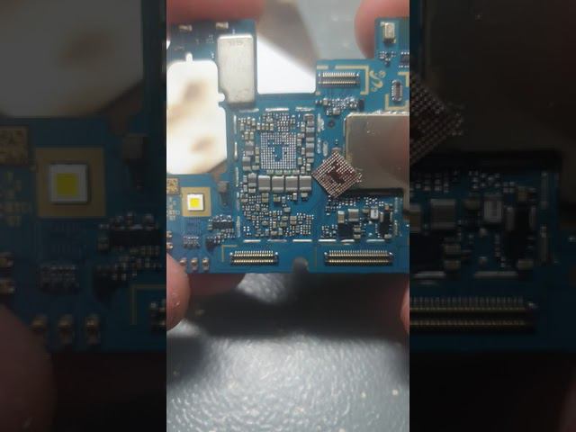 Ремонт A305 после коррозии, перезагружается #shorts смотреть онлайн