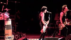 Joan Jett - Different / Real Wild Child ( Live )