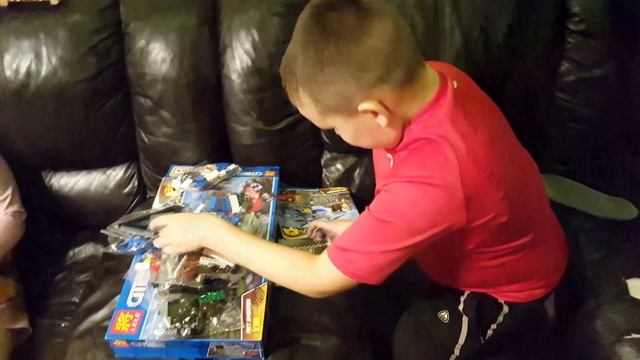 Распаковка детского конструктора CITIES LELE, подарок от дедушки мороза. Дачная жизнь ТВ. смотреть онлайн