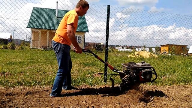 Выравнивание Культивация почвы мотоблоком