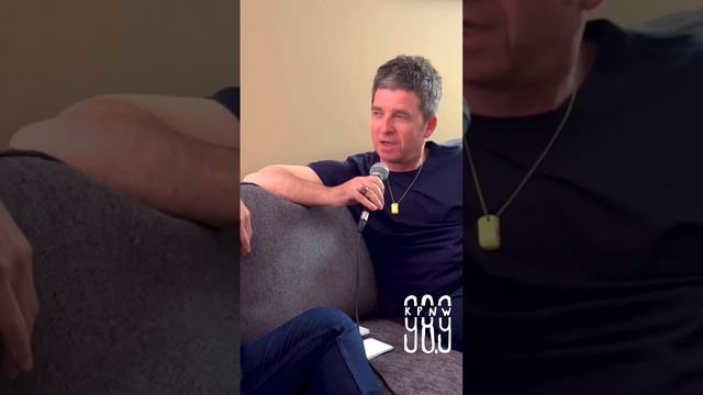 Noel Gallagher being honest about an Oasis reunion and Liam Gallagher backstage before Seattle gig. смотреть онлайн