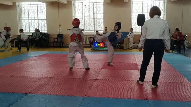 Чемпионат Днепропетровской области по тхэквондо г.Каменское 2 бой смотреть онлайн