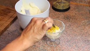 Десерт из Маскарпоне с ягодами и фруктами